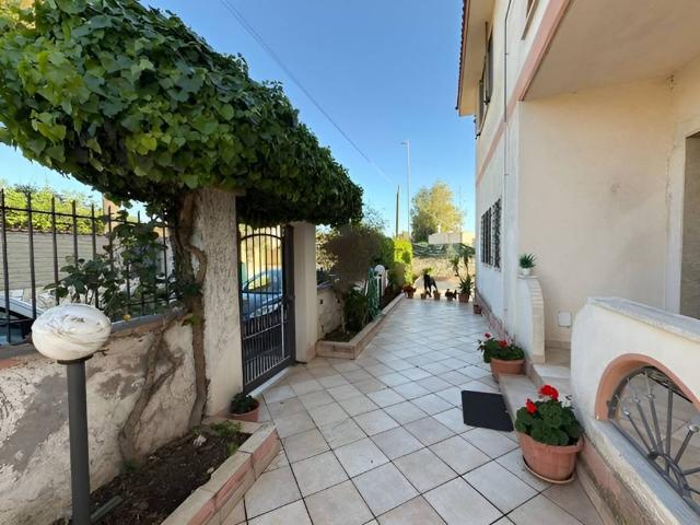 Villa Indipendente in vendita a Punta del Pecoraro, Roma Capitale
