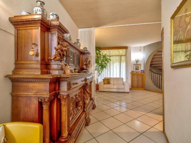 Villa Indipendente in vendita a San Gordiano, Roma Capitale