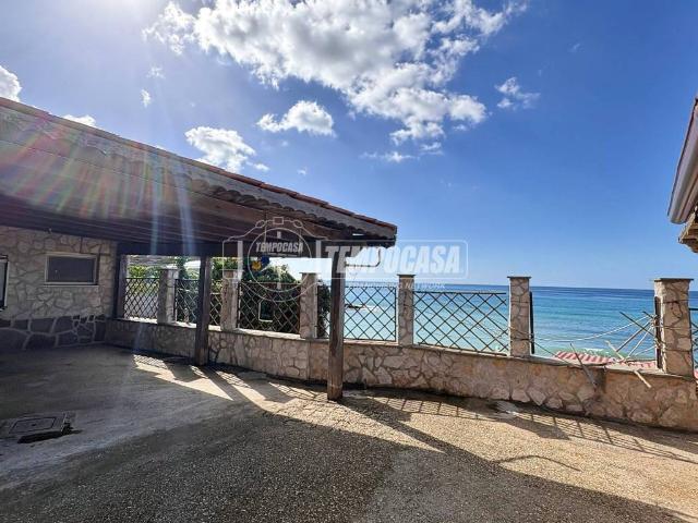 Villa Indipendente in vendita a Borgo Odescalchi, Civitavecchia