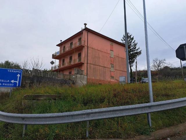 Villa Indipendente in vendita a Unione dei Comuni della Val Vibrata, Civitella Del Tronto