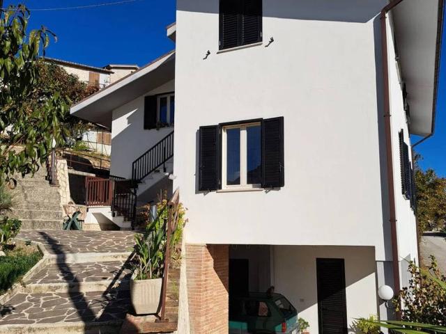 Villa Indipendente in vendita a Unione dei Comuni della Val Vibrata, Civitella Del Tronto