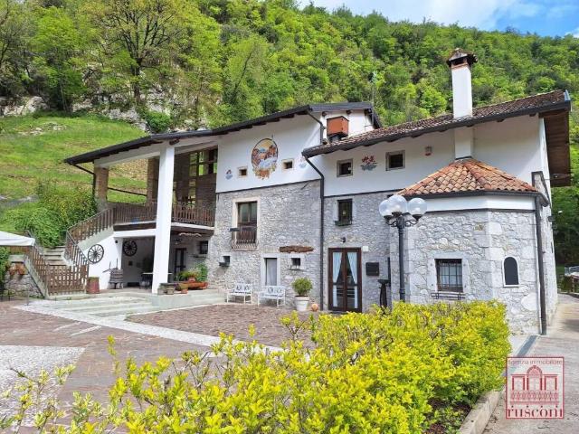Villa Indipendente in vendita a Clauzetto, Friuli-Venezia Giulia
