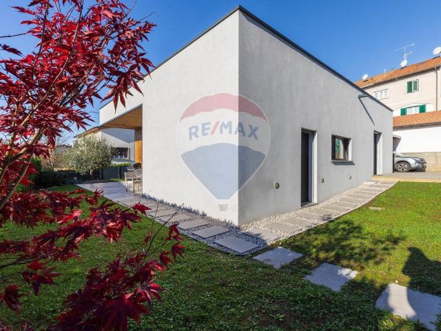Villa Indipendente in vendita a Comunità Montana del Piambello, Clivio