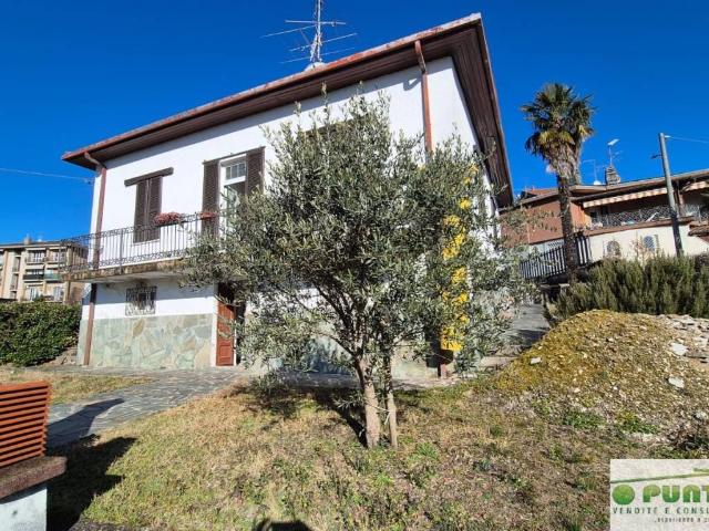 Villa Indipendente in vendita a Comunità Montana del Piambello, Clivio