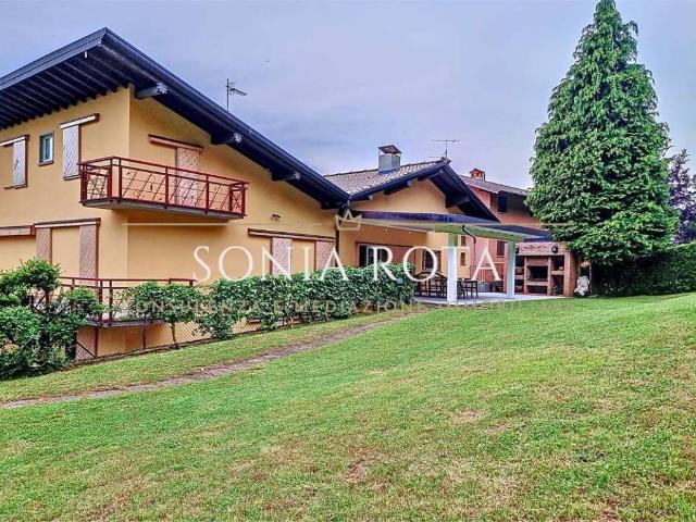 Villa Indipendente in vendita a Clusone, Lombardia