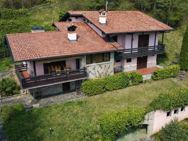 Villa Indipendente in vendita a Clusone, Lombardia