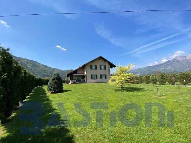 Villa Indipendente in vendita a Clusone, Lombardia