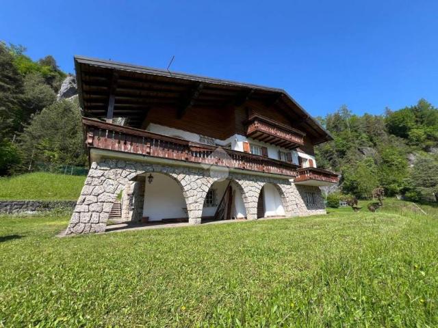 Villa Indipendente in vendita a Clusone, Lombardia