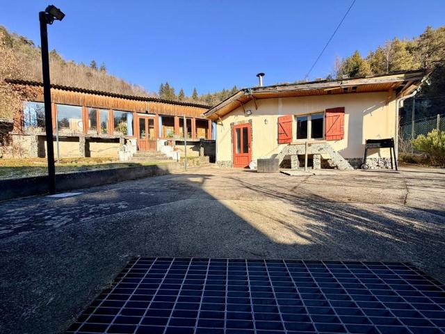 Villa Indipendente in vendita a Clusone, Lombardia
