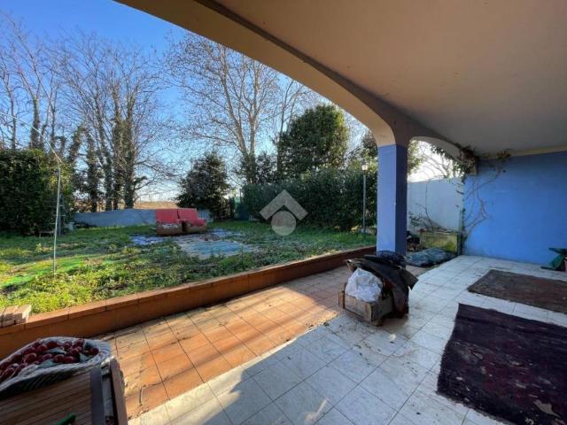 Villa Indipendente in vendita a Coccaglio, Lombardia