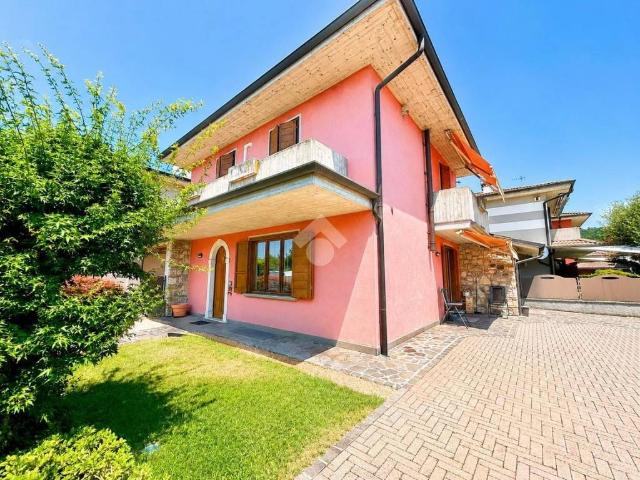 Villa Indipendente in vendita a Coccaglio, Lombardia