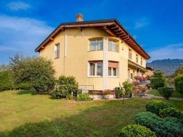 Villa Indipendente in vendita a Coccaglio, Lombardia