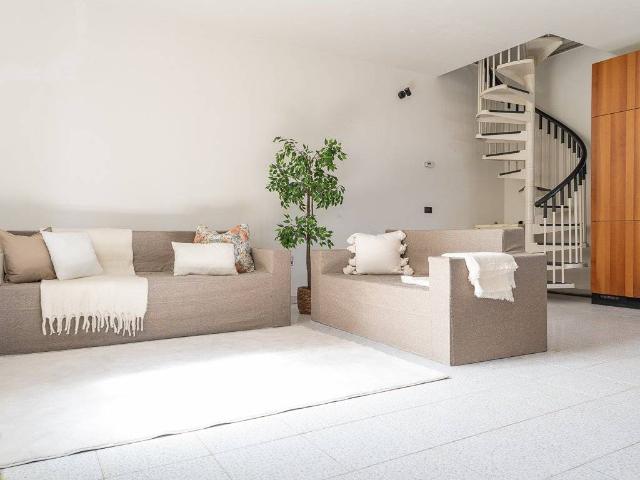 Villa Indipendente in vendita a Codevilla, Lombardia