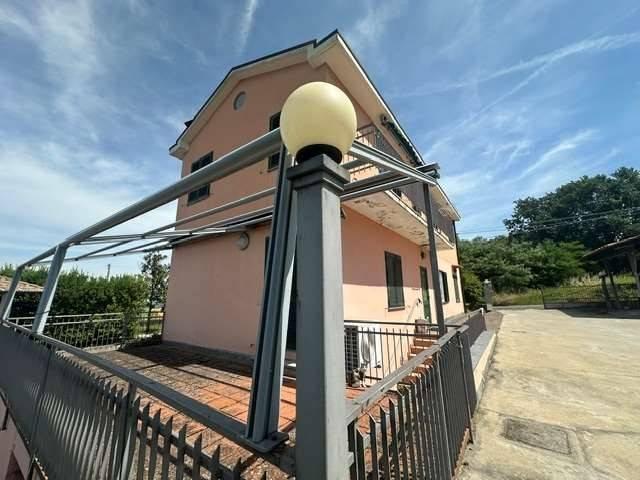 Villa Indipendente in vendita a Codevilla, Lombardia