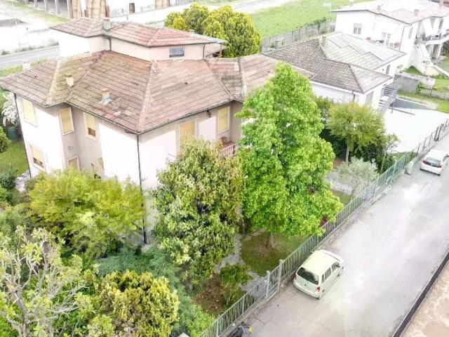 Villa Indipendente in vendita a Codogno, Lombardia