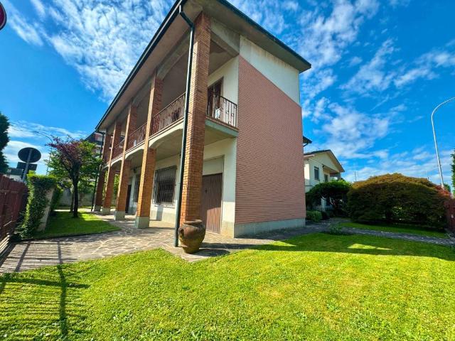 Villa Indipendente in vendita a Codogno, Lombardia