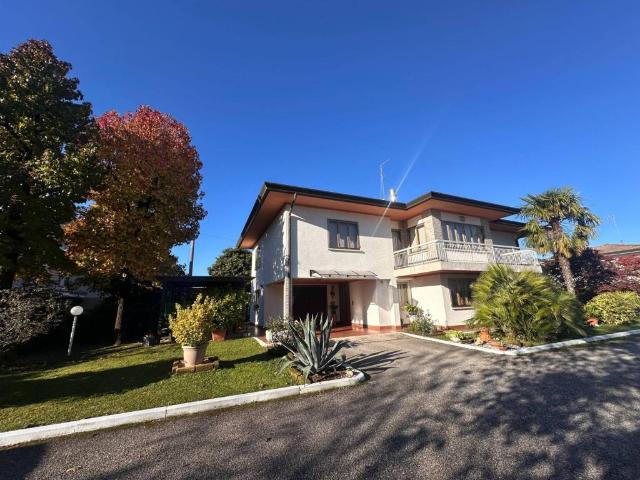 Villa Indipendente in vendita a Codroipo, Friuli-Venezia Giulia