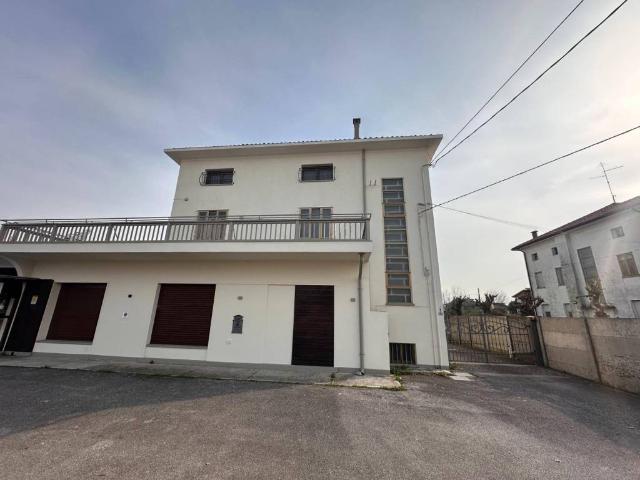 Villa Indipendente in vendita a Codroipo, Friuli-Venezia Giulia