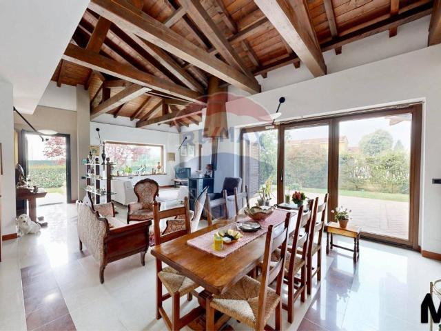 Villa Indipendente in vendita a Cogliate, Lombardia