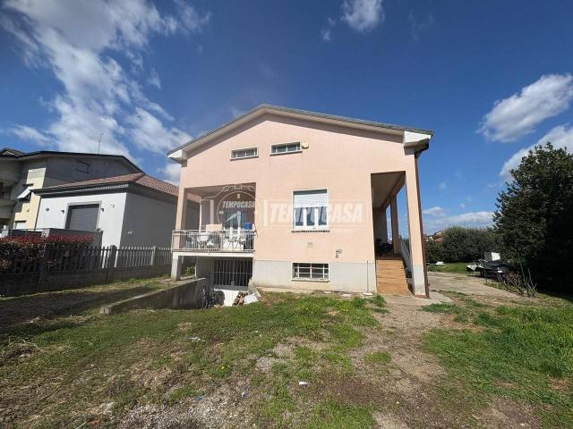 Villa Indipendente in vendita a Cogliate, Lombardia