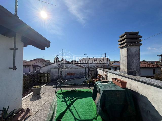 Villa Indipendente in vendita a Cogliate, Lombardia