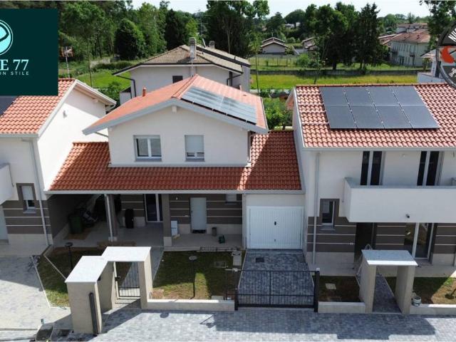 Villa Indipendente in vendita a Cogliate, Lombardia