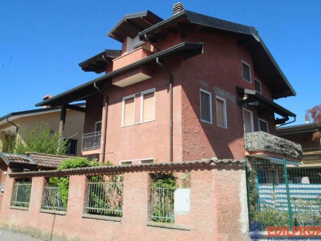 Villa Indipendente in vendita a Cogliate, Lombardia