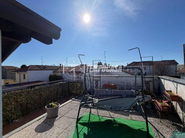 Villa Indipendente in vendita a Cogliate, Lombardia