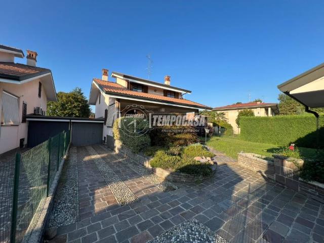 Villa Indipendente in vendita a Cogliate, Lombardia