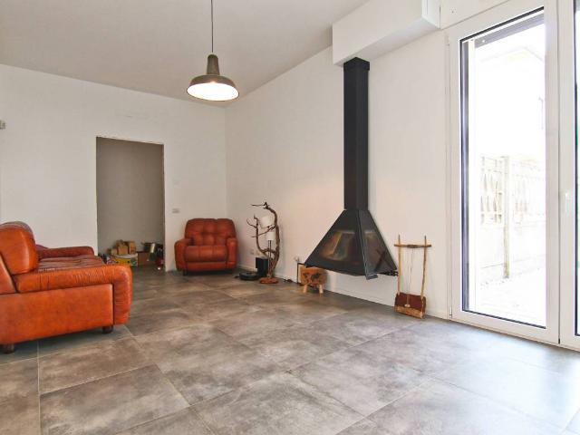 Villa Indipendente in vendita a Cogliate, Lombardia