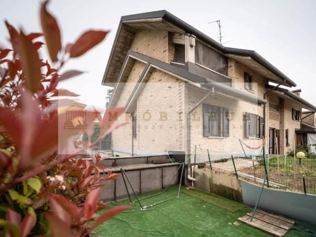 Villa Indipendente in vendita a Cogliate, Lombardia