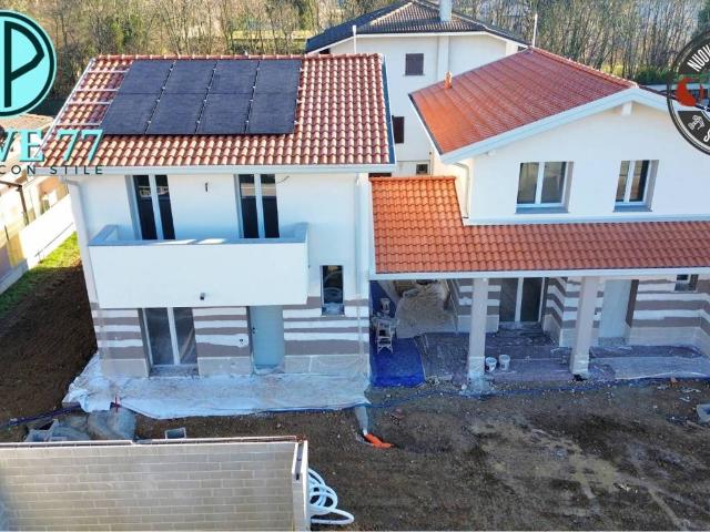 Villa Indipendente in vendita a Cogliate, Lombardia