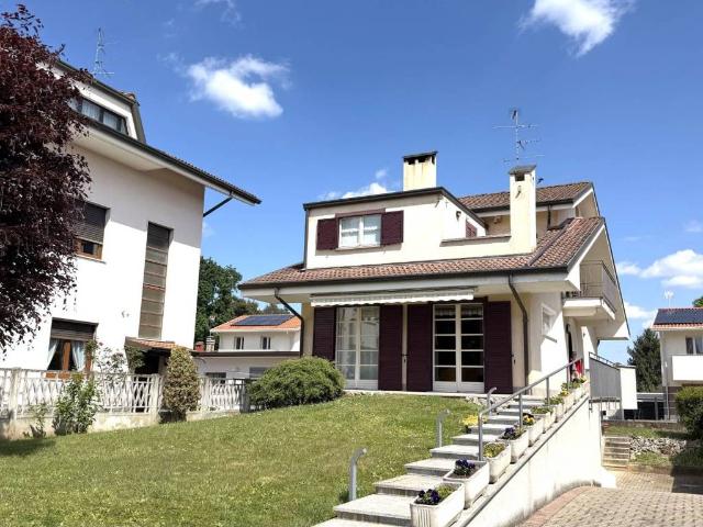 Villa Indipendente in vendita a Cogliate, Lombardia