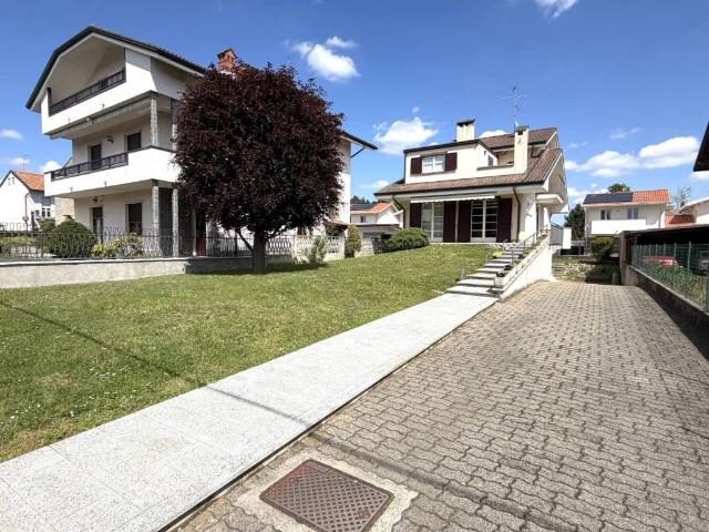 Villa Indipendente in vendita a Cogliate, Lombardia