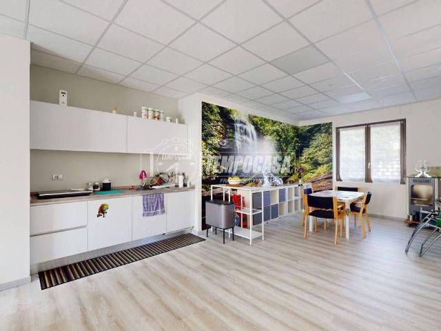 Villa Indipendente in vendita a Cogliate, Lombardia