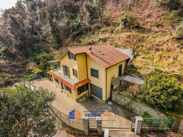 Villa Indipendente in vendita a Cogoleto, Liguria