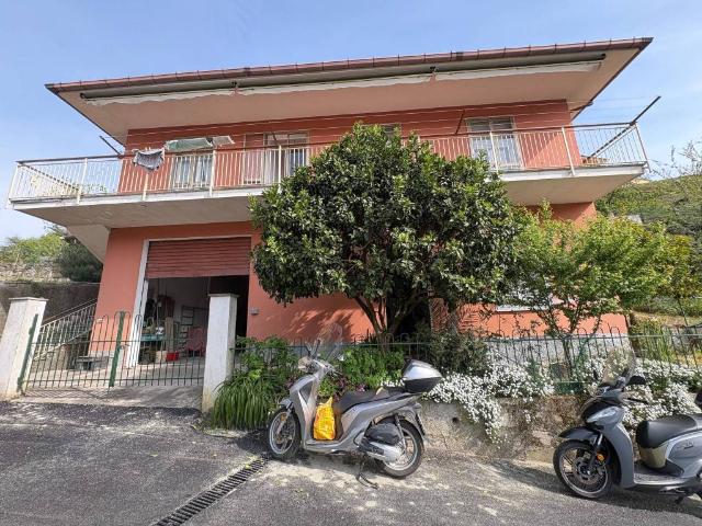 Villa Indipendente in vendita a San Salvatore, Cogorno