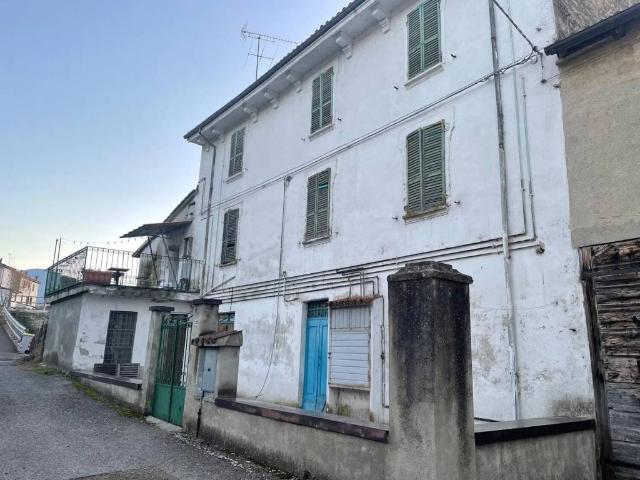 Villa Indipendente in vendita a Coli, Reggio Emilia
