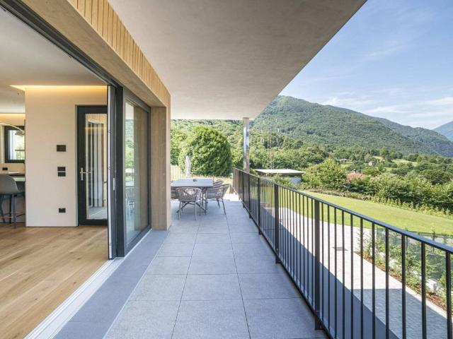 Villa Indipendente in vendita a Villatico, Colico