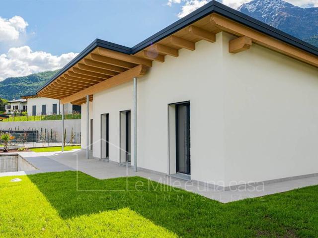 Villa Indipendente in vendita a Villatico, Colico