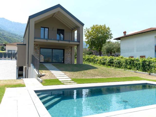 Villa Indipendente in vendita a Colico, Lombardia