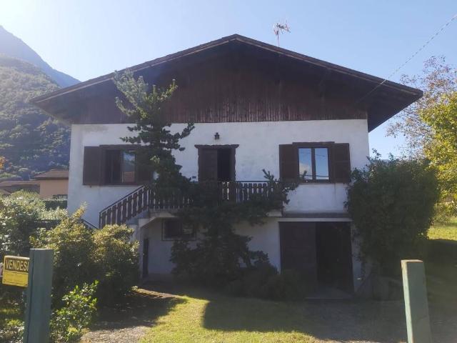 Villa Indipendente in vendita a Colico, Lombardia