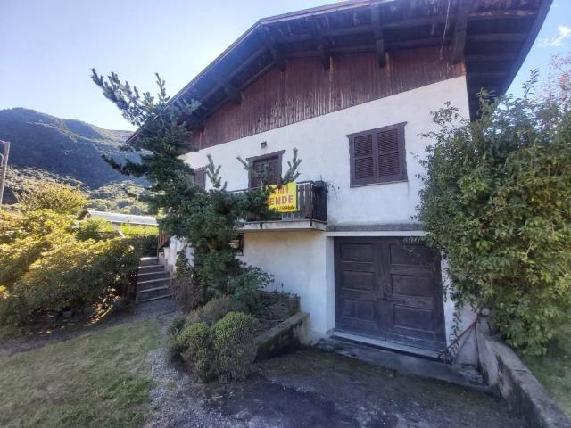Villa Indipendente in vendita a Colico, Lombardia