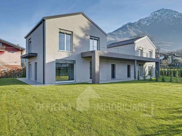 Villa Indipendente in vendita a Villatico, Colico