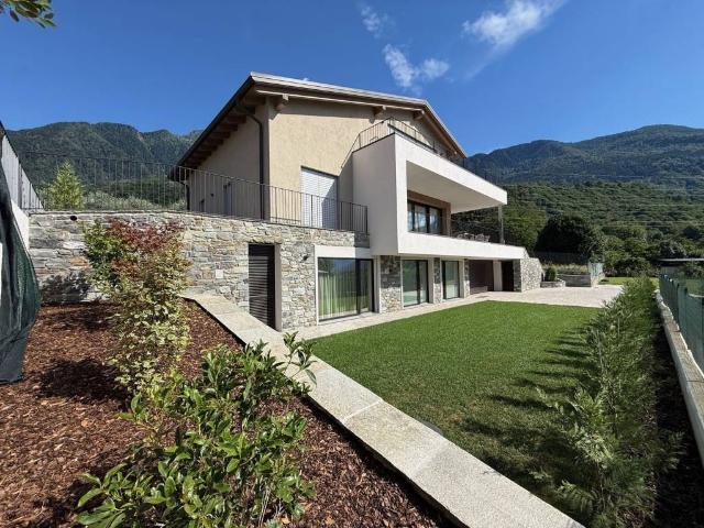 Villa Indipendente in vendita a Villatico, Colico