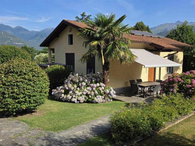 Villa Indipendente in vendita a Laghetto, Colico