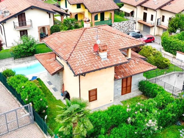 Villa Indipendente in vendita a Villatico, Colico