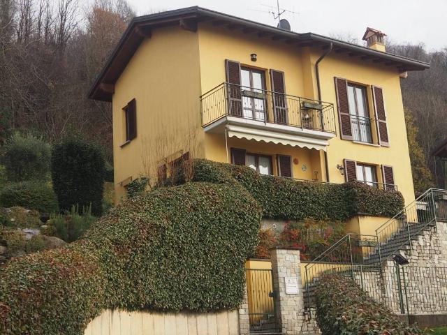 Villa Indipendente in vendita a Colle Brianza, Lombardia
