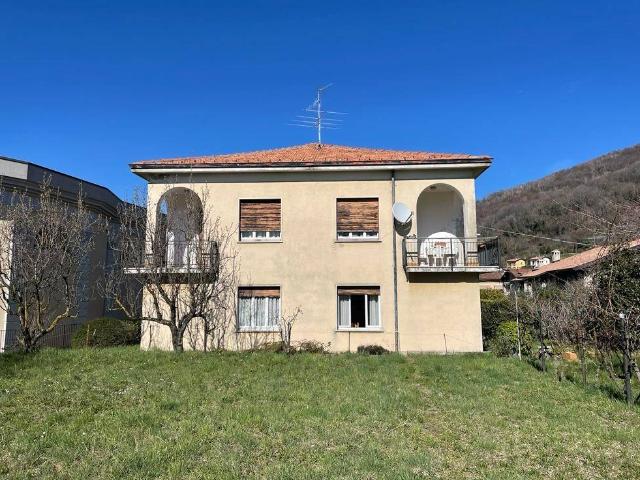 Villa Indipendente in vendita a Colle Brianza, Lombardia