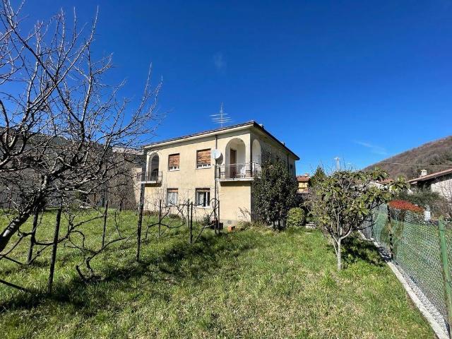 Villa Indipendente in vendita a Colle Brianza, Lombardia